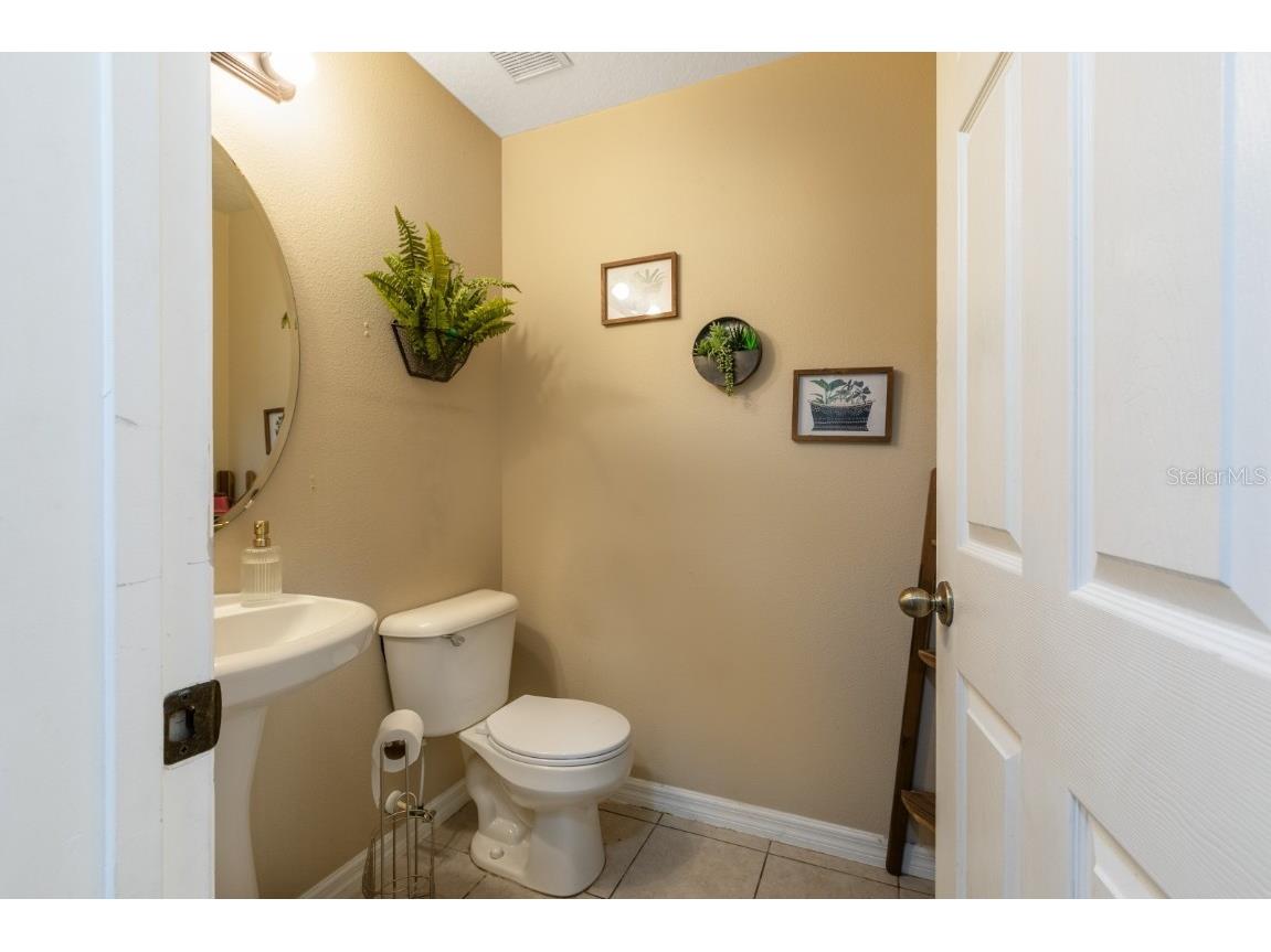 2228 Martins Run Tavares FL 32778 G5103266 image6