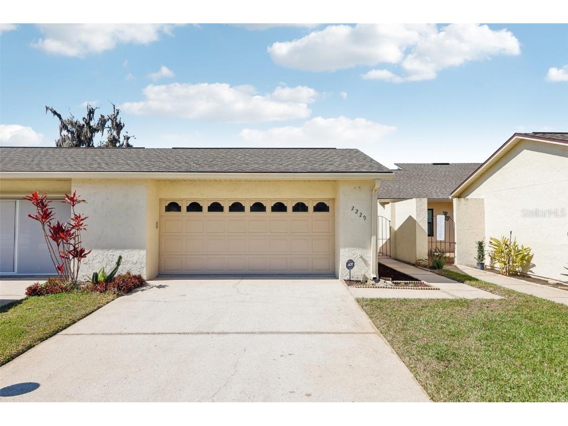 2229 Cypress Court #C-4 Tavares FL 32778 - LAKE EUSTIS ON CHAIN OF LAKES G5092980 image1