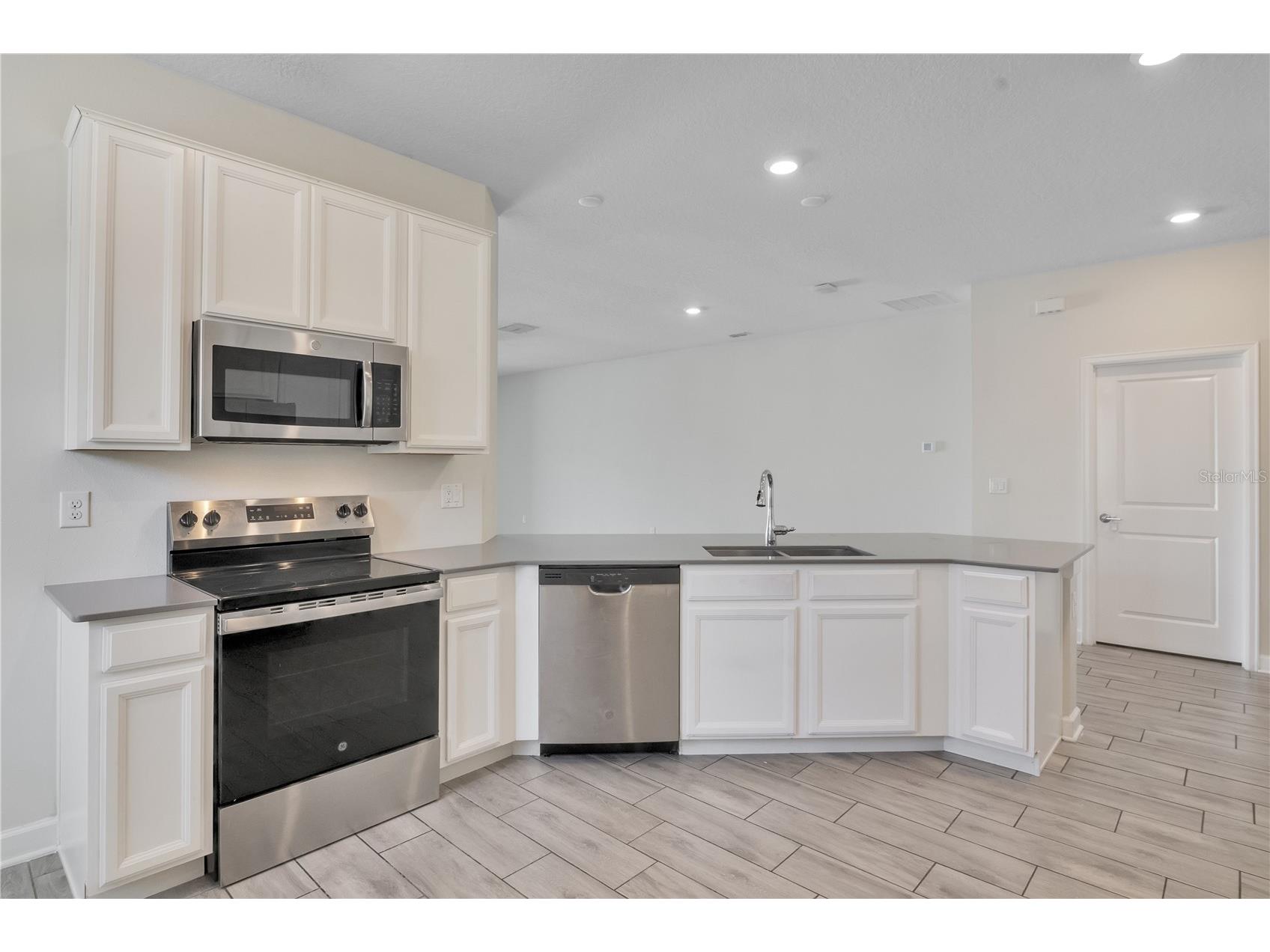 223 Bergamot Loop Davenport FL 33837 O6416720 image5