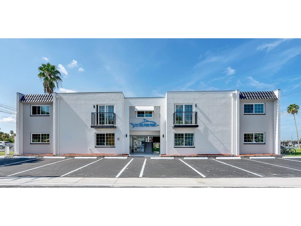 223 Dolphin Point Clearwater Beach FL 33767 TB8529495 image1