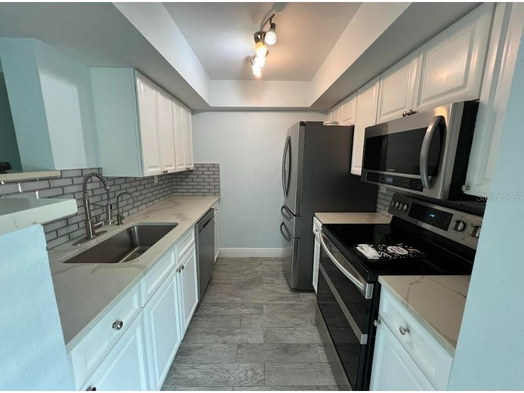 223 Dolphin Point Clearwater Beach FL 33767 TB8529495 image9