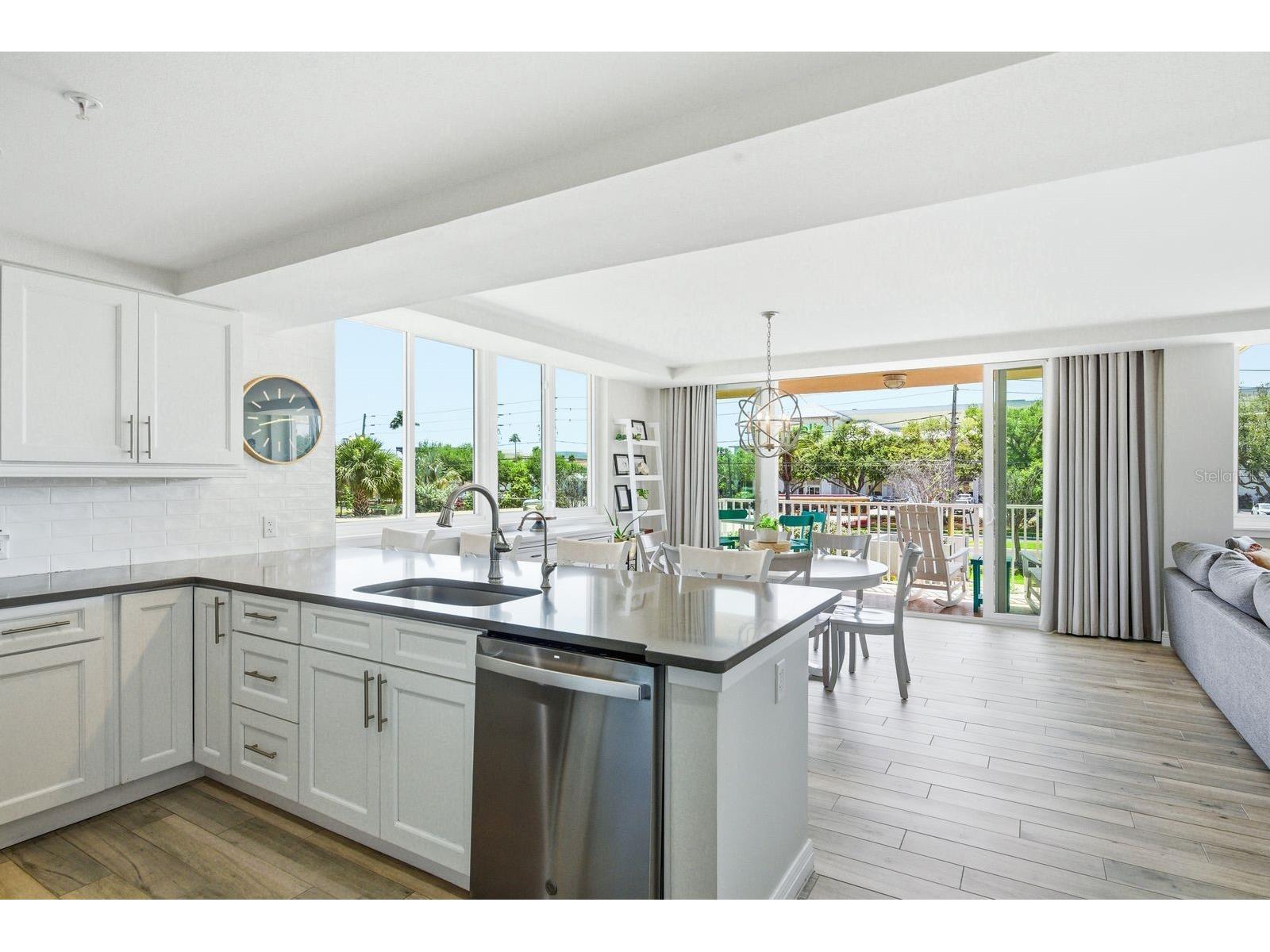 223 Island Way #2D Clearwater Beach FL 33767 TB8504217 image4