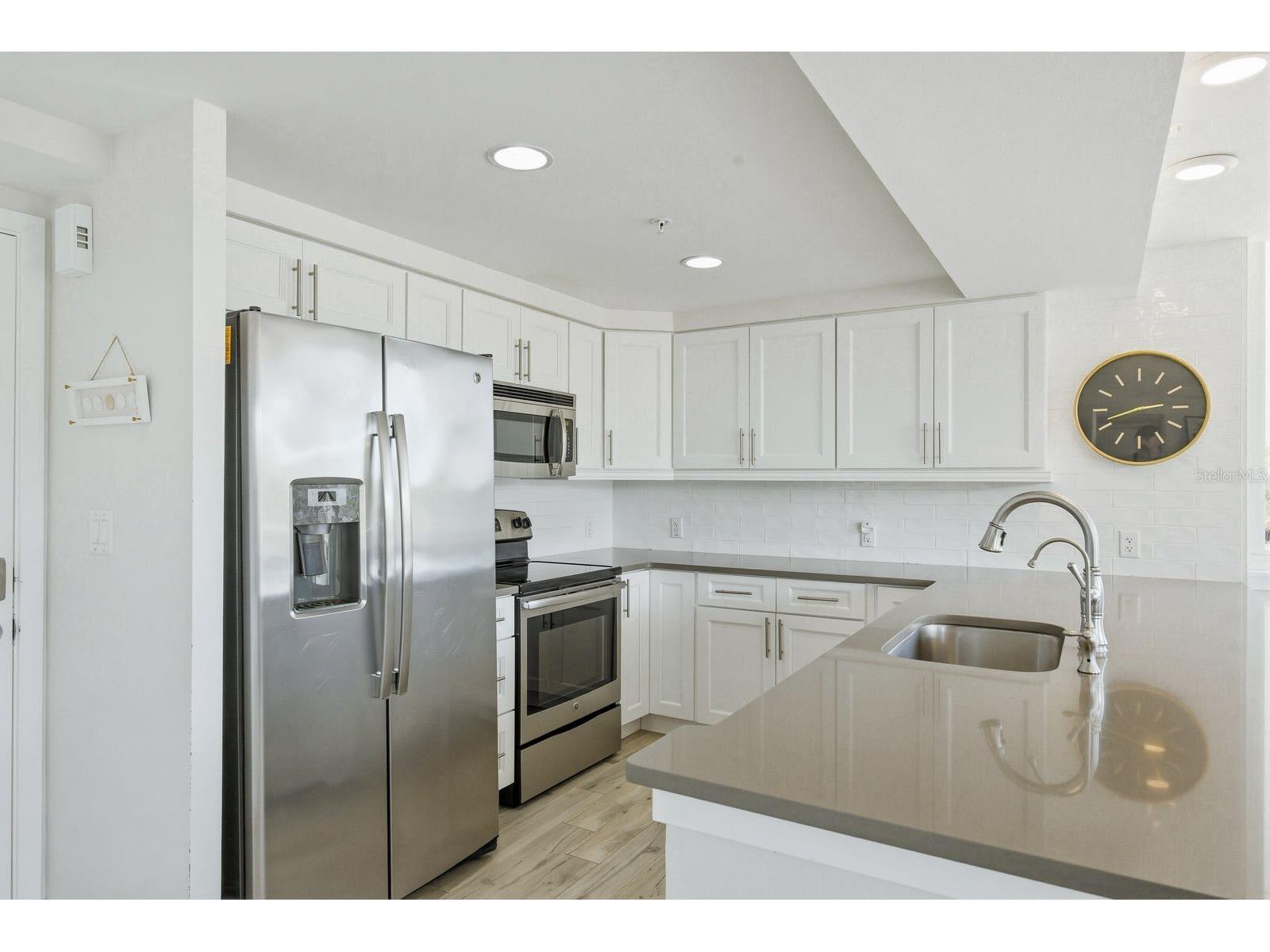 223 Island Way #2D Clearwater Beach FL 33767 TB8504217 image6