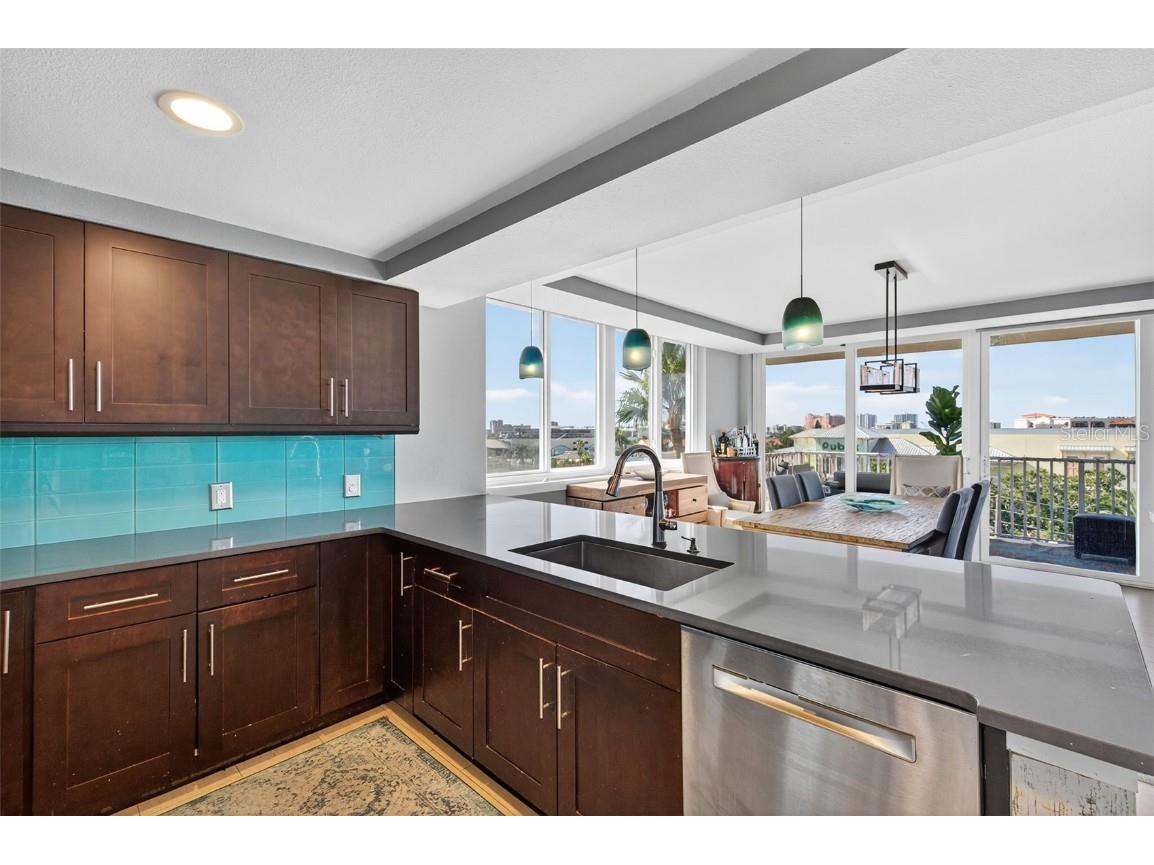 223 Island Way #6D Clearwater Beach FL 33767 TB8450999 image2