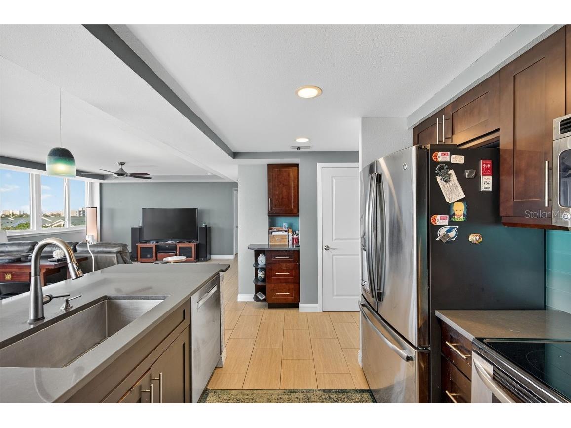 223 Island Way #6D Clearwater Beach FL 33767 TB8450999 image4