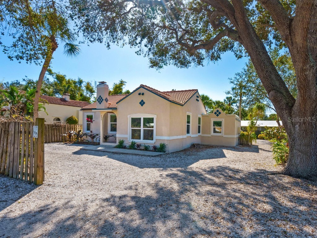 223 Palmetto Road W Nokomis FL 34275 A4560468 image1