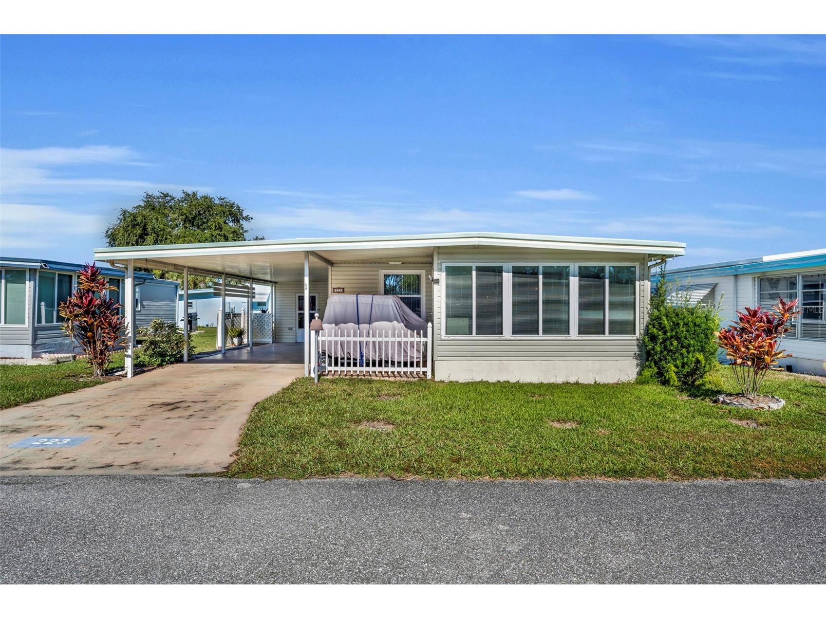 223 Paradise S Leesburg FL 34788 G5109717 image1