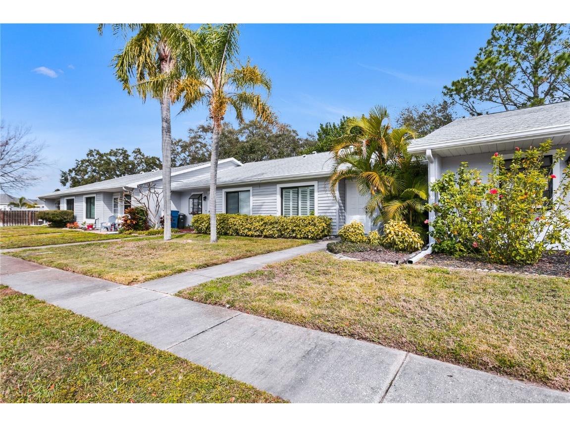 223 Somerset Circle N Dunedin FL 34698 U8228602 image1