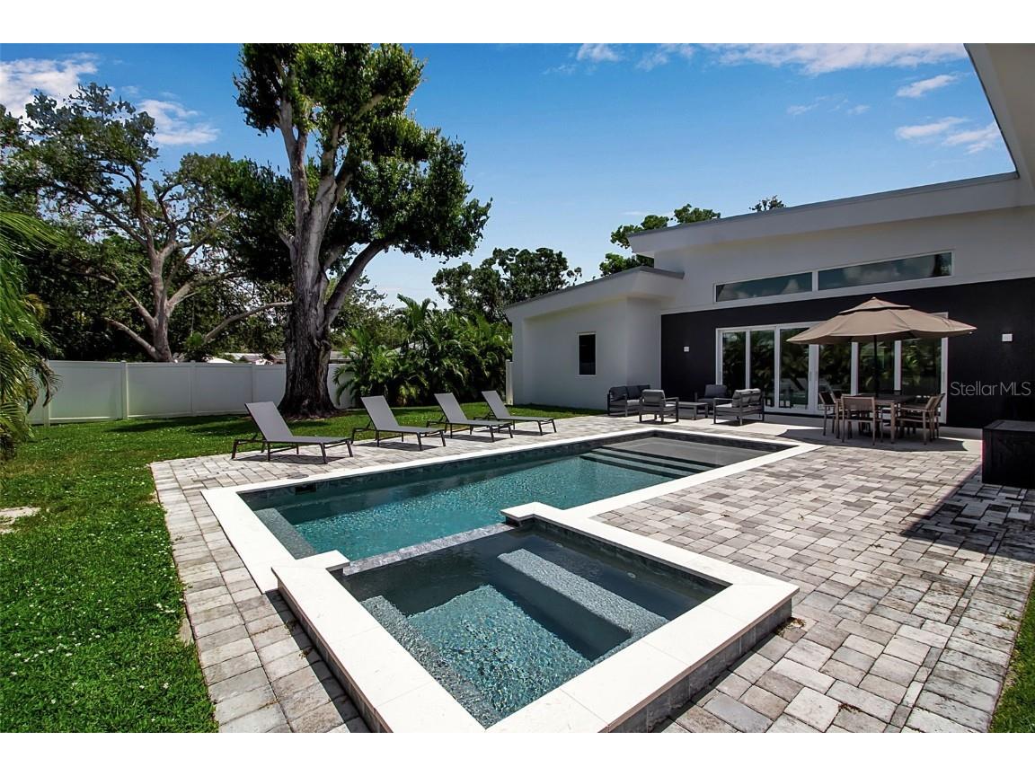 2231 Wood Street Sarasota FL 34237 A4666469 image2