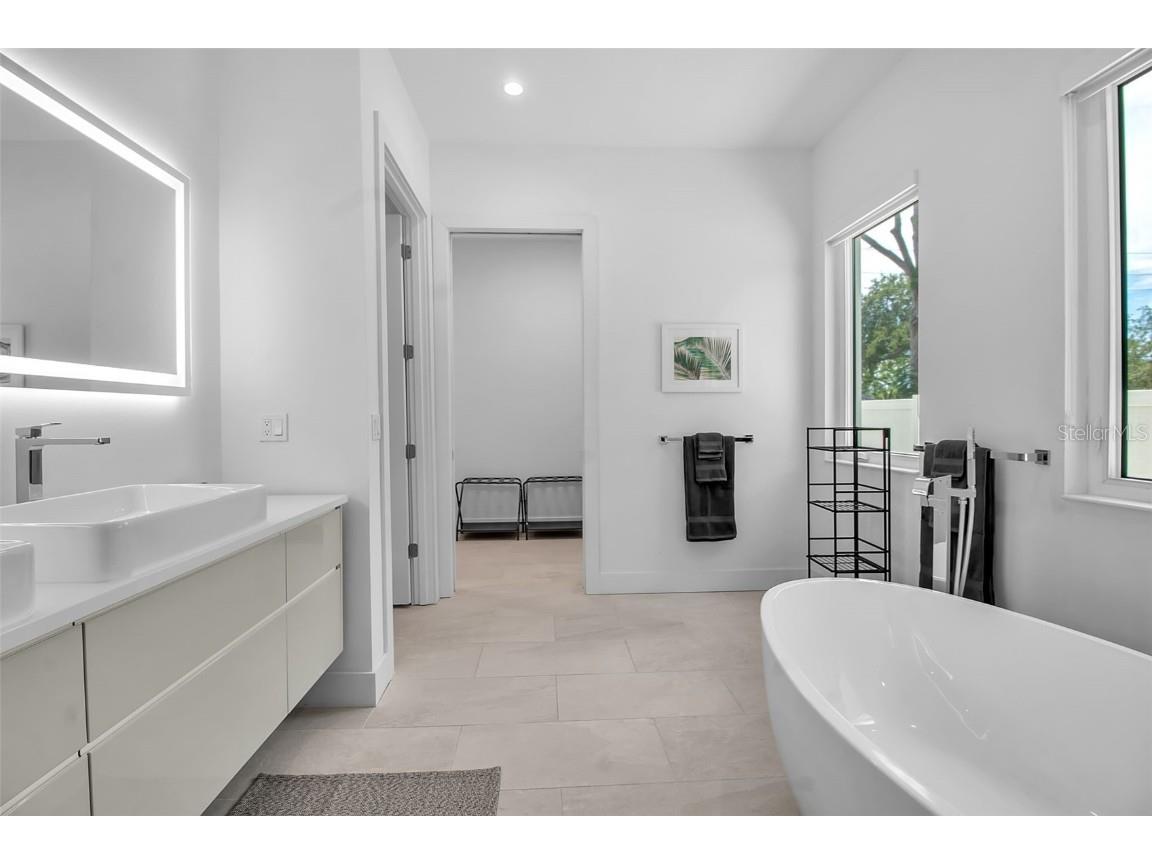 2231 Wood Street Sarasota FL 34237 A4666469 image20