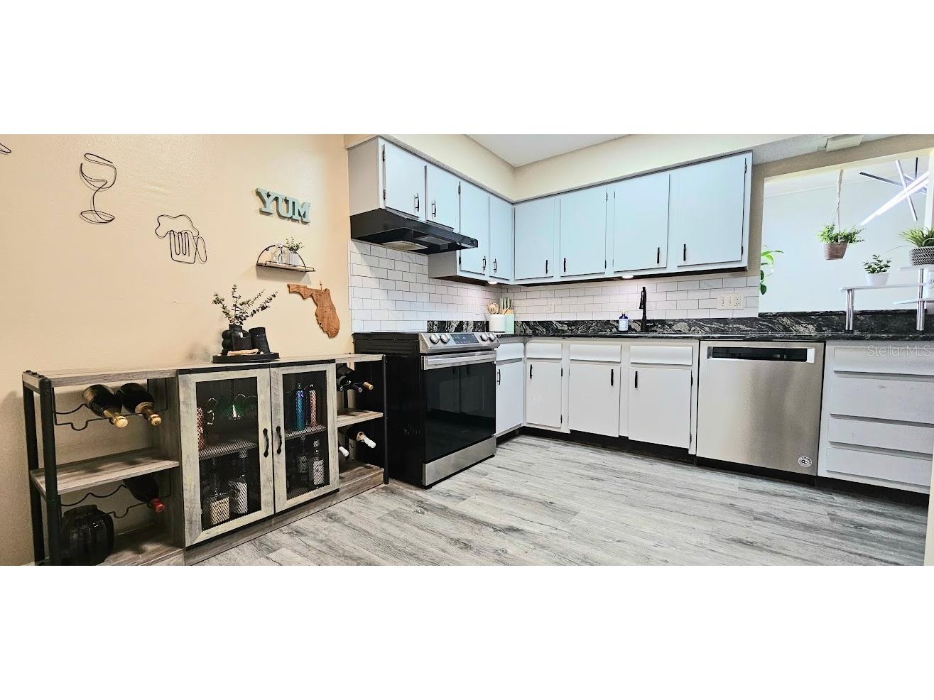 2232 Bahia Vista Street #A6 Sarasota FL 34239 A4666617 image20