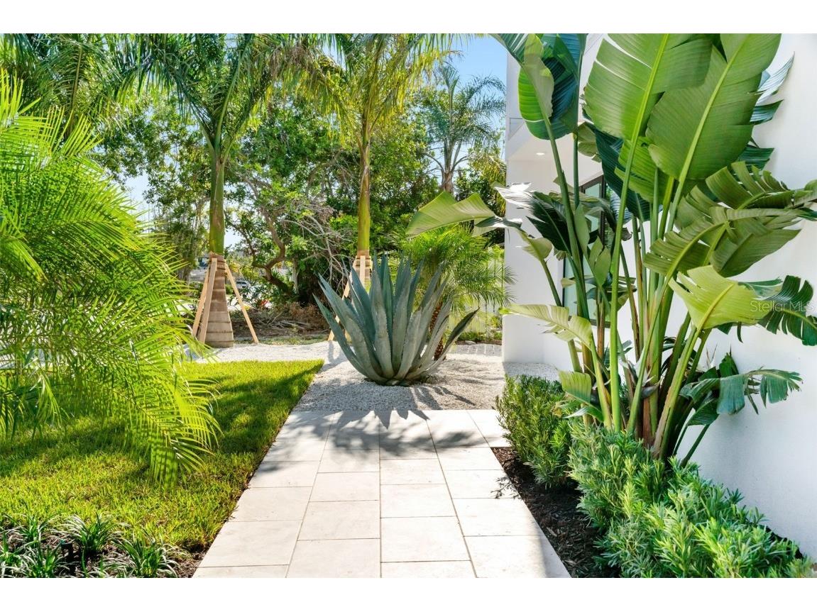 2232 Grove Street Sarasota FL 34239 A4670786 image12