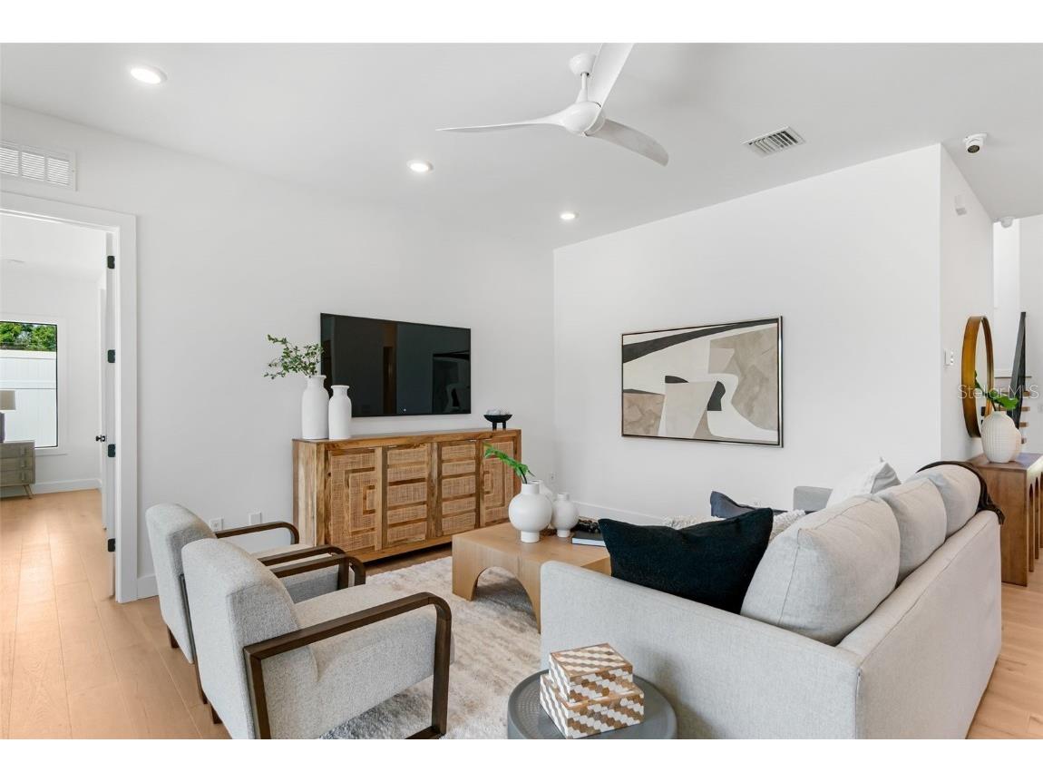 2232 Grove Street Sarasota FL 34239 A4670786 image17