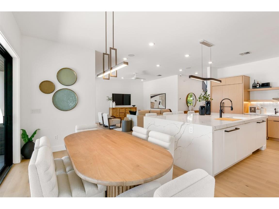 2232 Grove Street Sarasota FL 34239 A4670786 image18