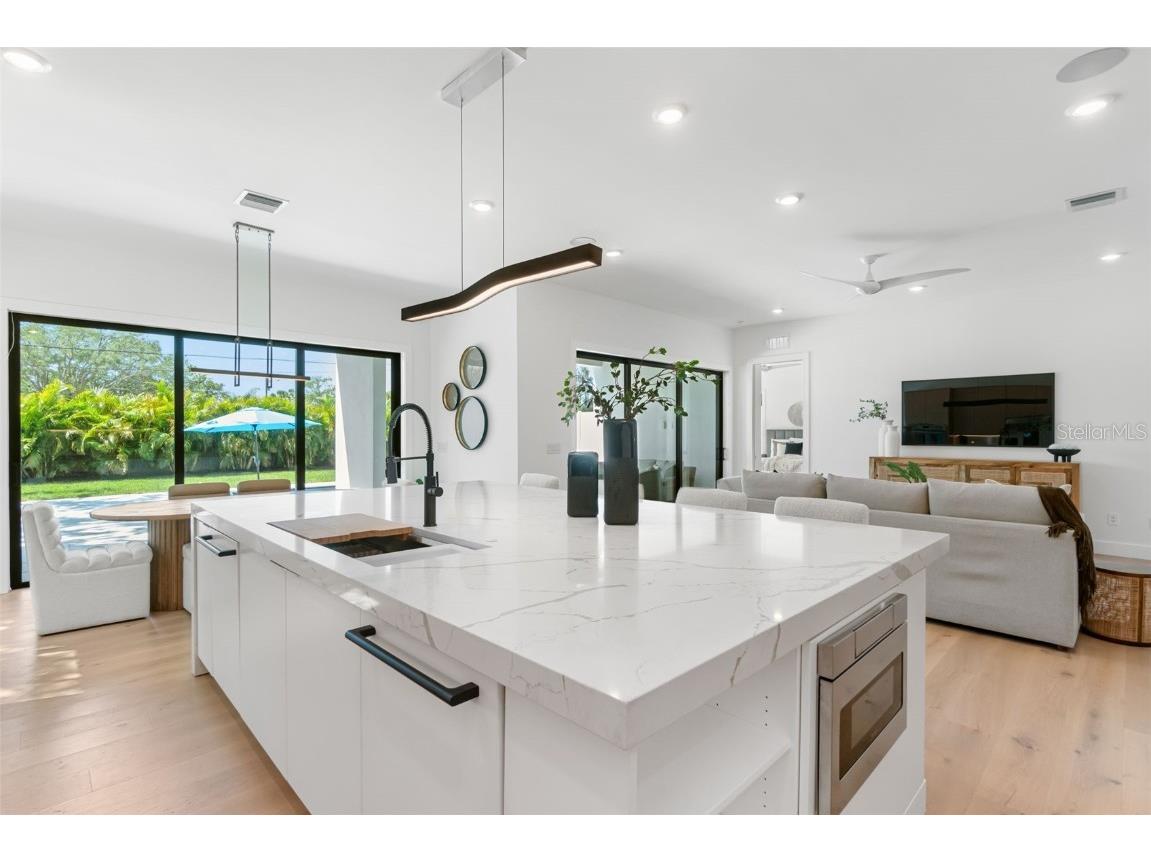 2232 Grove Street Sarasota FL 34239 A4670786 image20