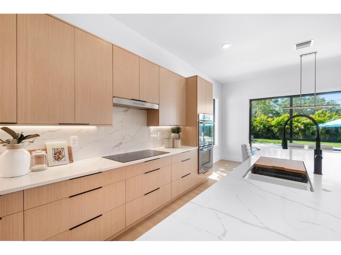 2232 Grove Street Sarasota FL 34239 A4670786 image21