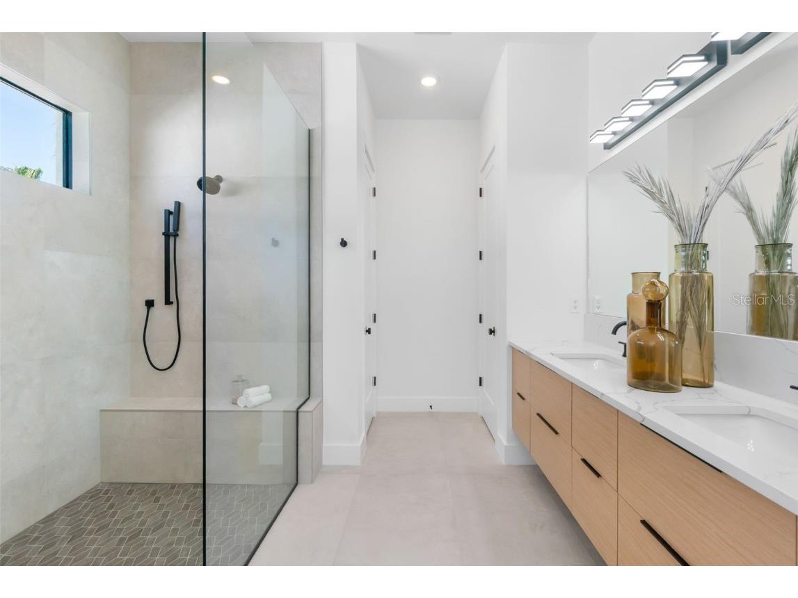 2232 Grove Street Sarasota FL 34239 A4670786 image25