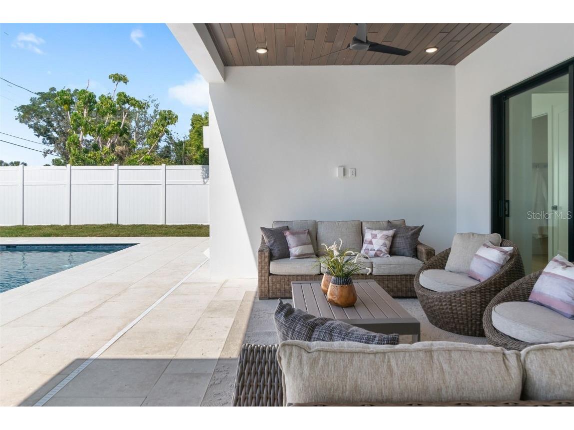 2232 Grove Street Sarasota FL 34239 A4670786 image28