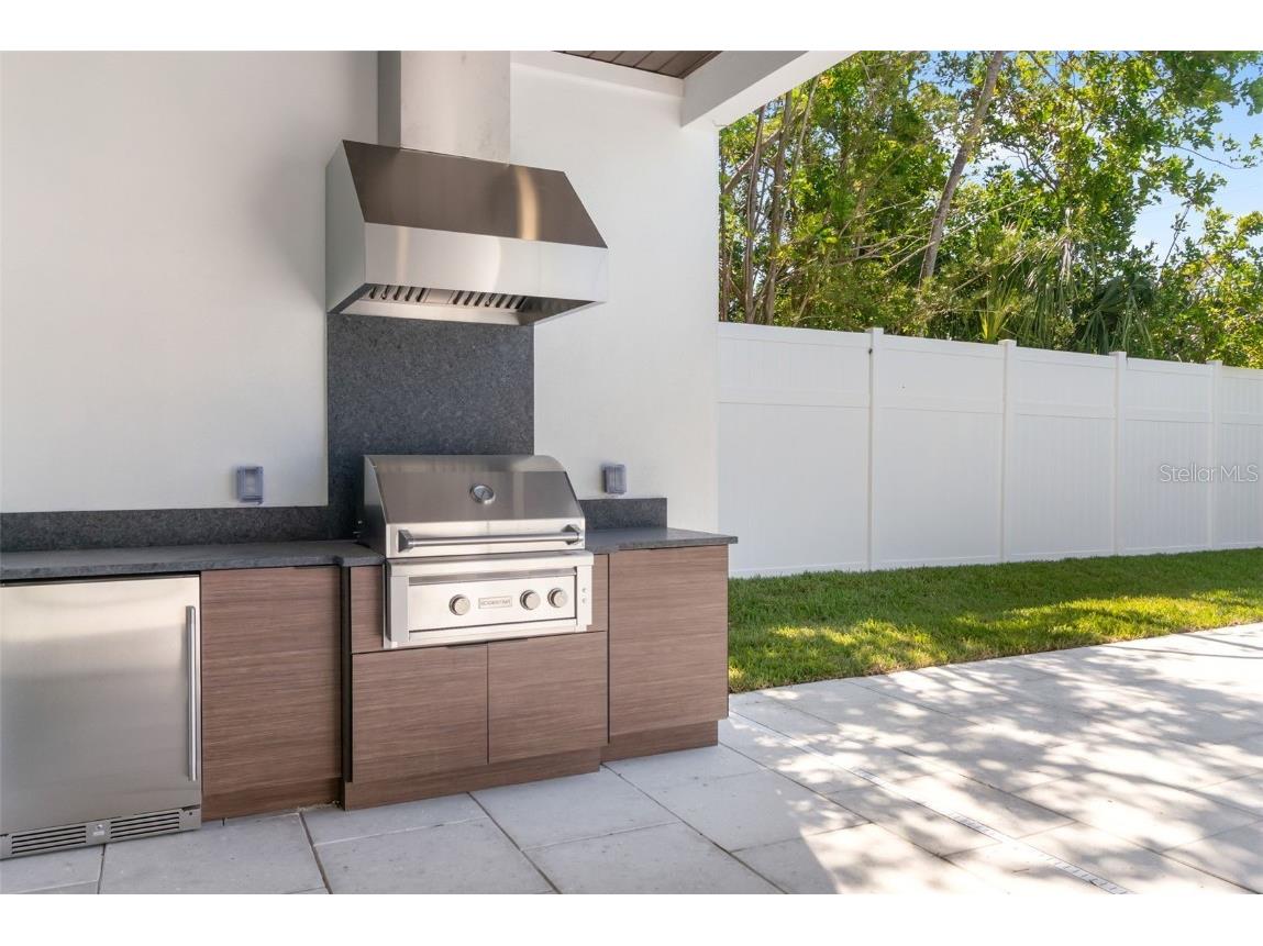 2232 Grove Street Sarasota FL 34239 A4670786 image29