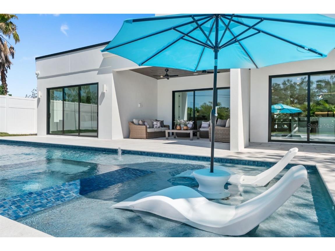 2232 Grove Street Sarasota FL 34239 A4670786 image32