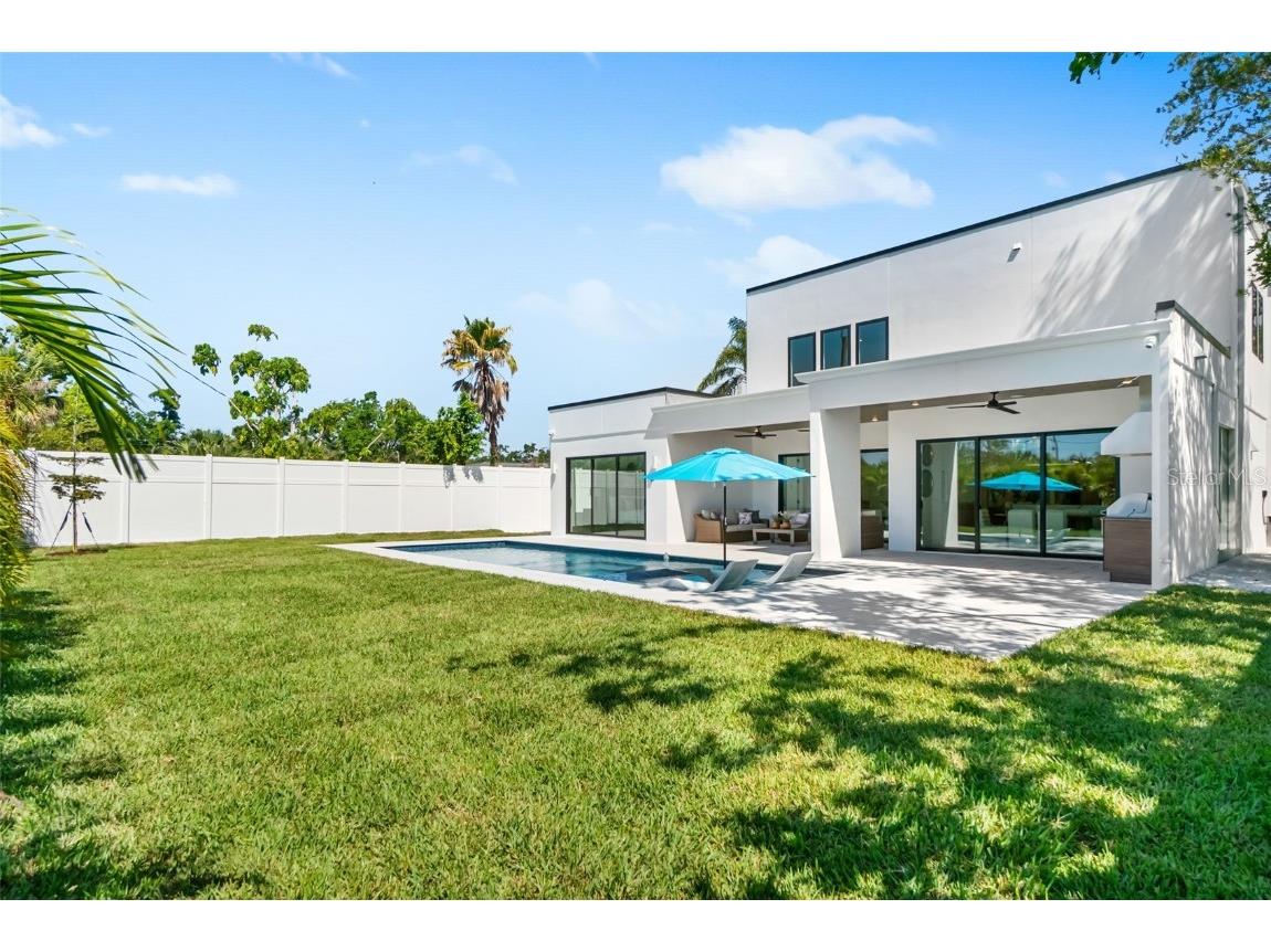 2232 Grove Street Sarasota FL 34239 A4670786 image33