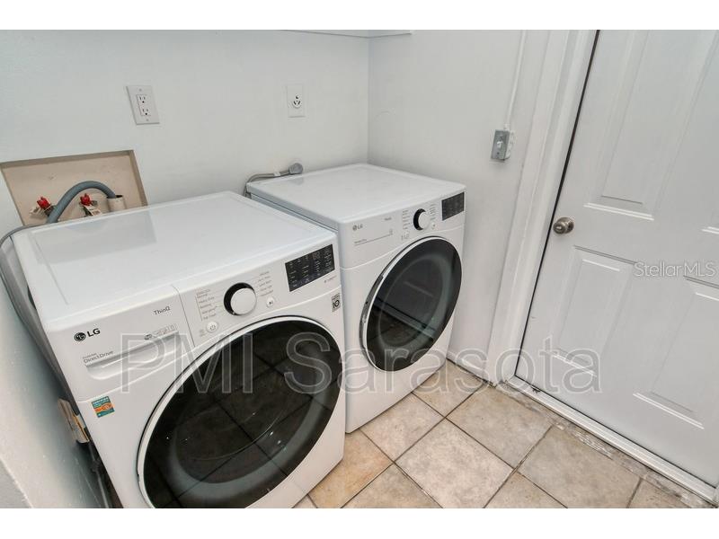 2233 Michele Drive Sarasota FL 34231 A4660120 image4