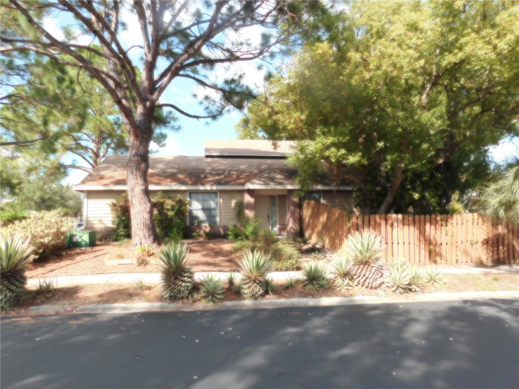 2233 Springwood Circle W Clearwater FL 33763 T3481820 image1