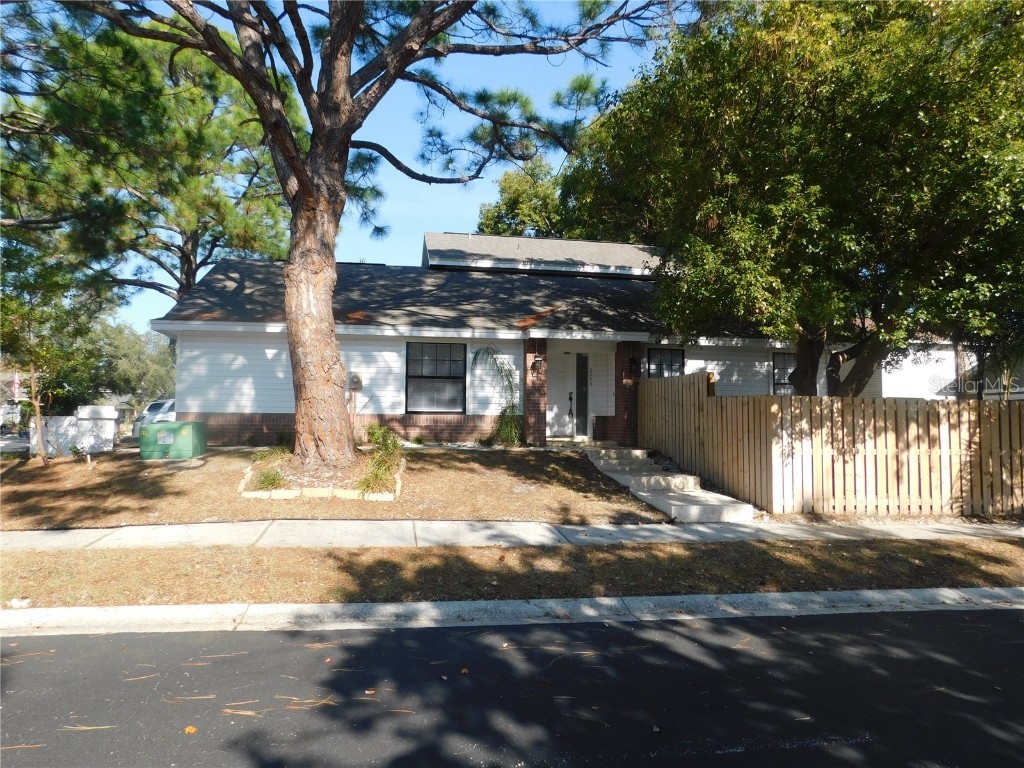 2233 Springwood Circle W Clearwater FL 33763 TB8457099 image1