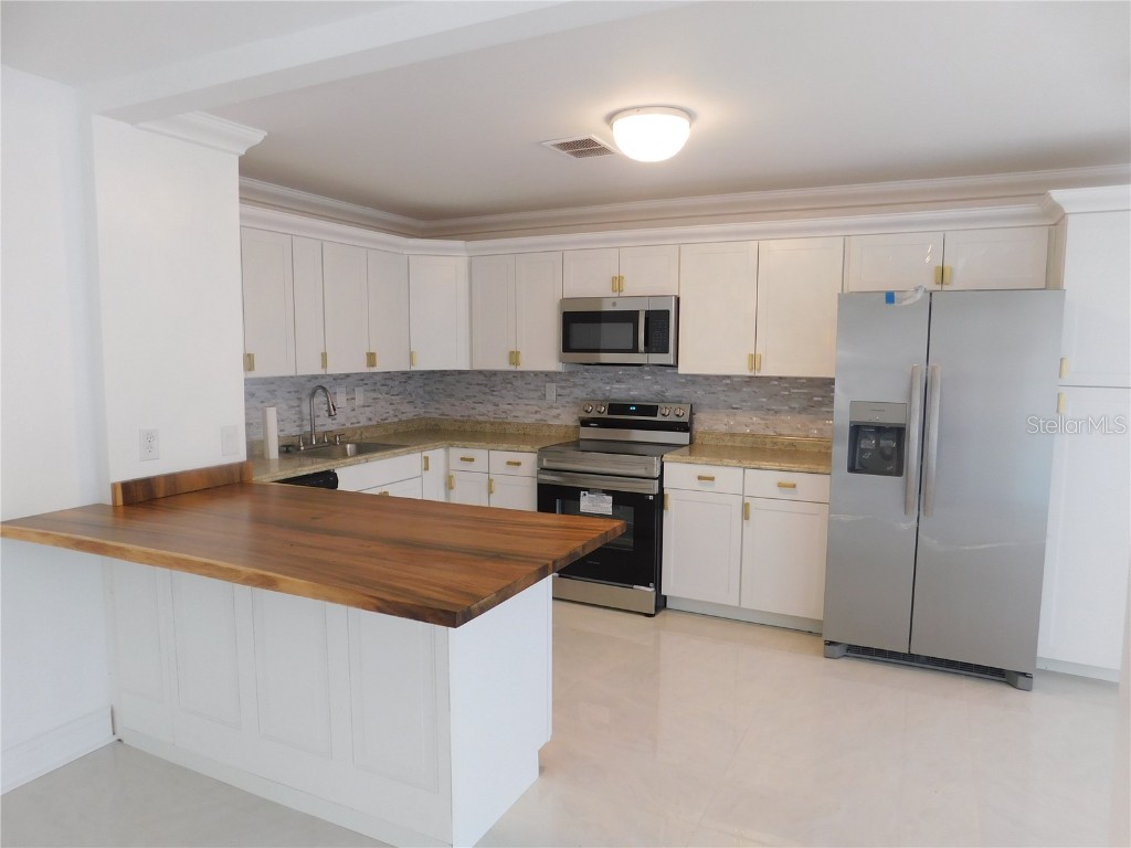 2233 Springwood Circle W Clearwater FL 33763 TB8457099 image3