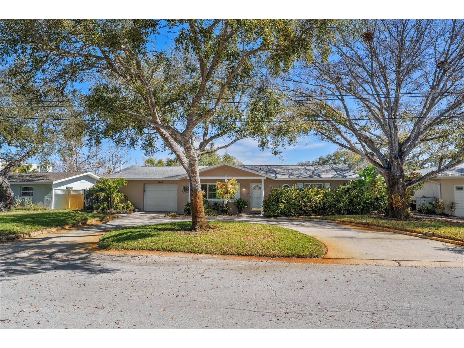 2233 Sunset Circle Largo FL 33774 TB8478227 image1
