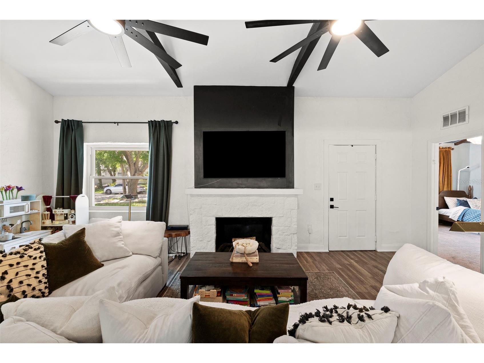 2235 5th Street S Saint Petersburg FL 33705 TB8528396 image6