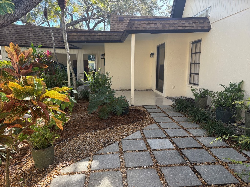 2237 Circlewood Drive #18 Sarasota FL 34231 A4670012 image1