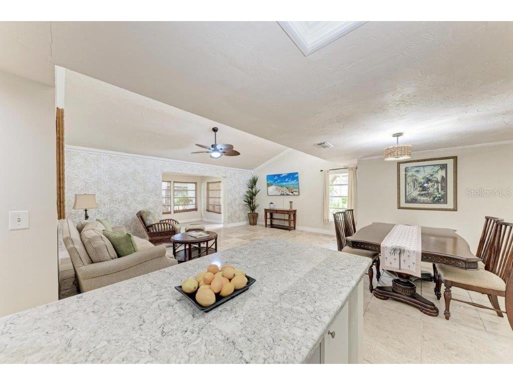 2237 Circlewood Drive #18 Sarasota FL 34231 A4670012 image10