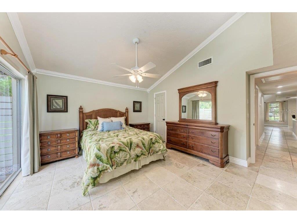2237 Circlewood Drive #18 Sarasota FL 34231 A4670012 image12
