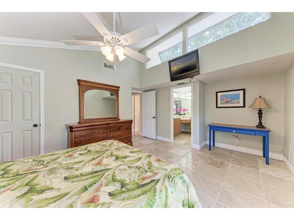 2237 Circlewood Drive #18 Sarasota FL 34231 A4670012 image13