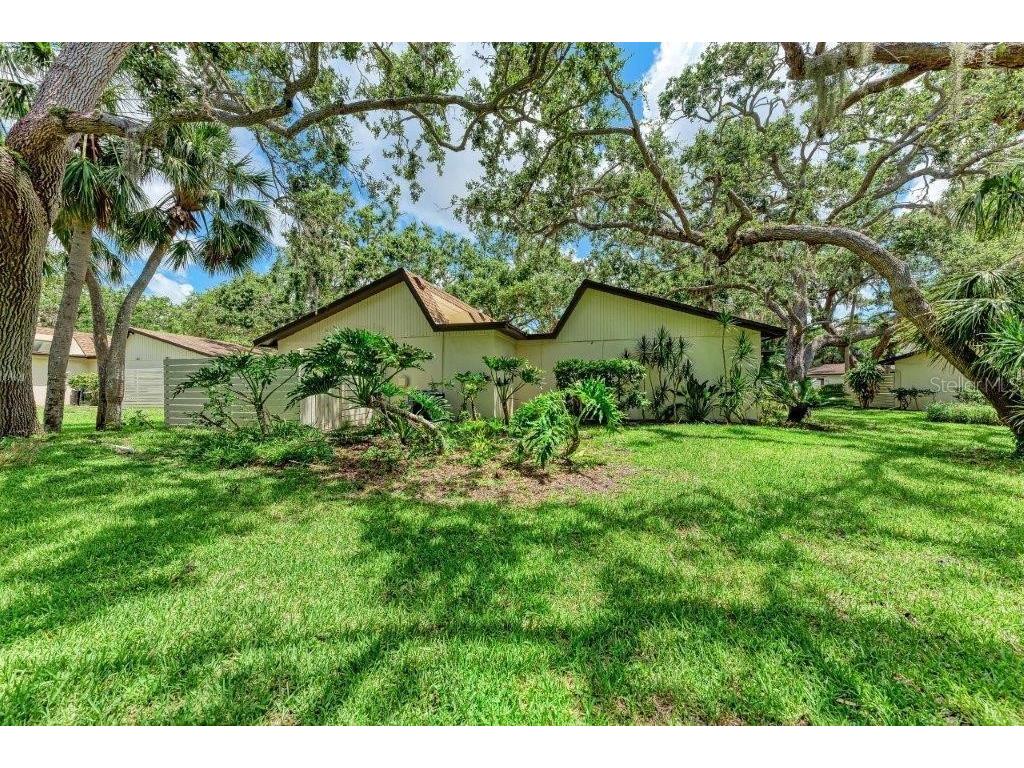 2237 Circlewood Drive #18 Sarasota FL 34231 A4670012 image24