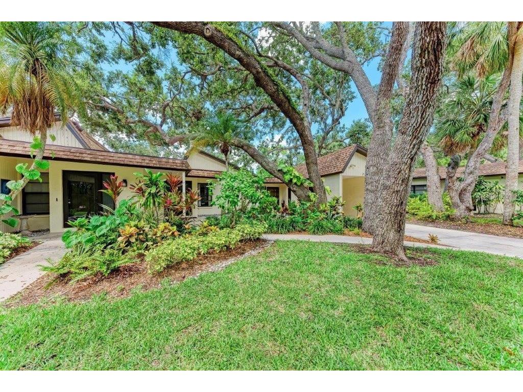 2237 Circlewood Drive #18 Sarasota FL 34231 A4670012 image3