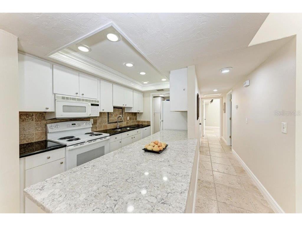 2237 Circlewood Drive #18 Sarasota FL 34231 A4670012 image9