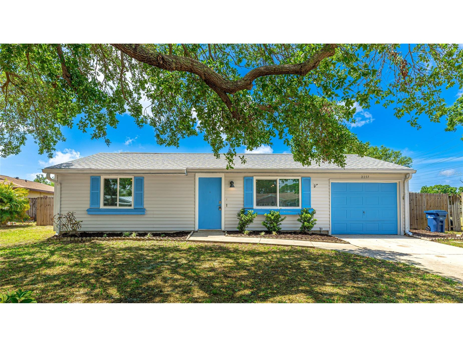 2237 Lockwood Meadows Circle Sarasota FL 34234 A4693962 image1