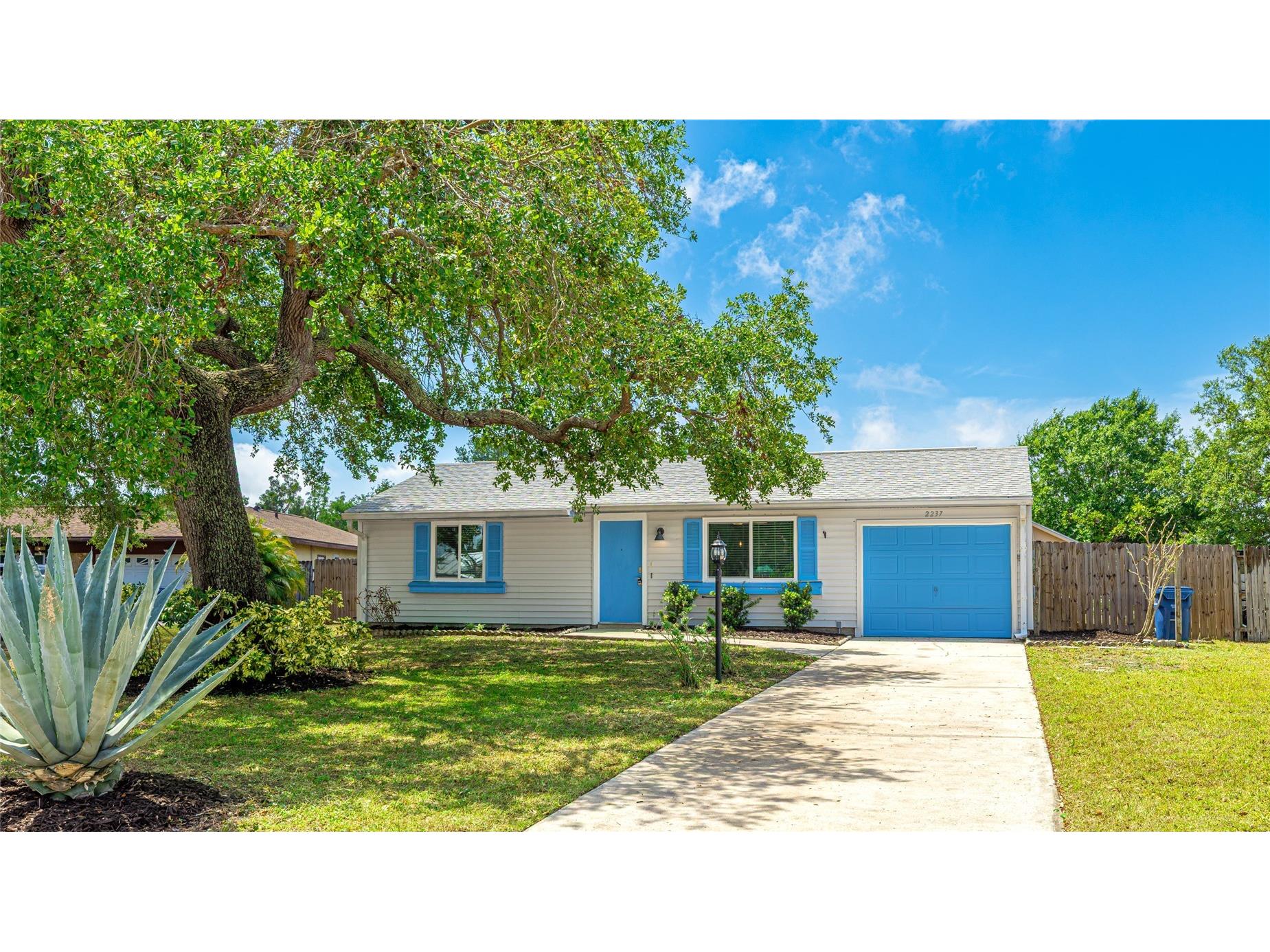 2237 Lockwood Meadows Circle Sarasota FL 34234 A4693962 image2
