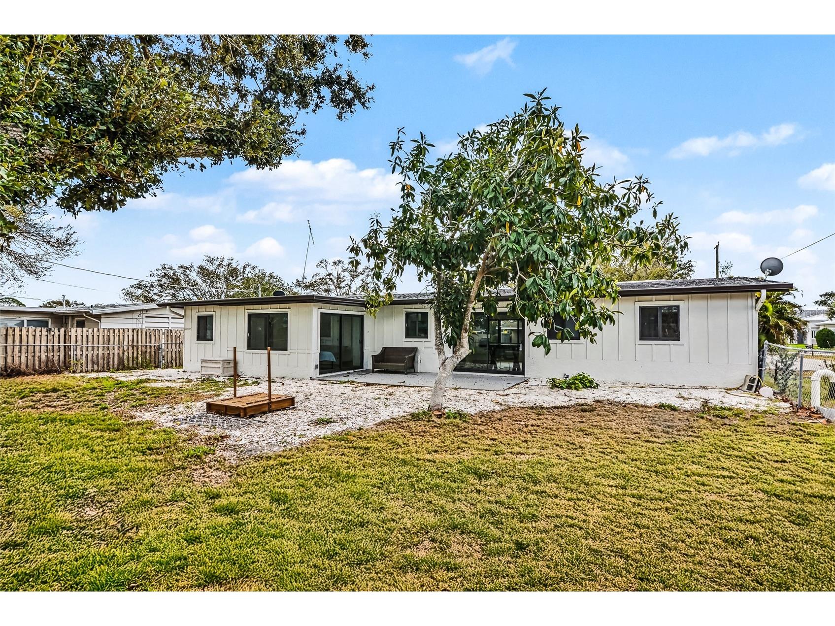 2239 Worrington Street Sarasota FL 34231 A4684340 image27