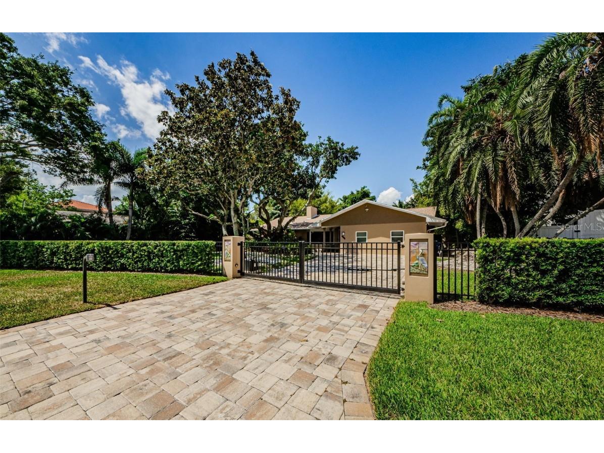 224 Cordova Boulevard NE Saint Petersburg FL 33704 U8232359 image1