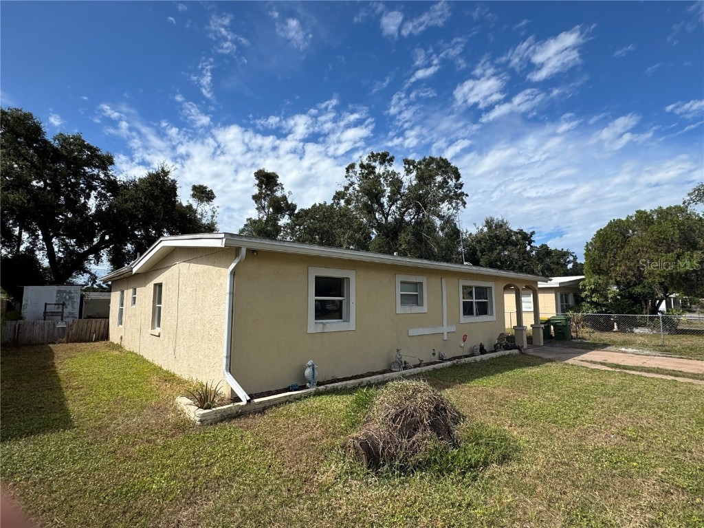 224 W Cornelius Circle Sarasota FL 34232 A4670013 image1