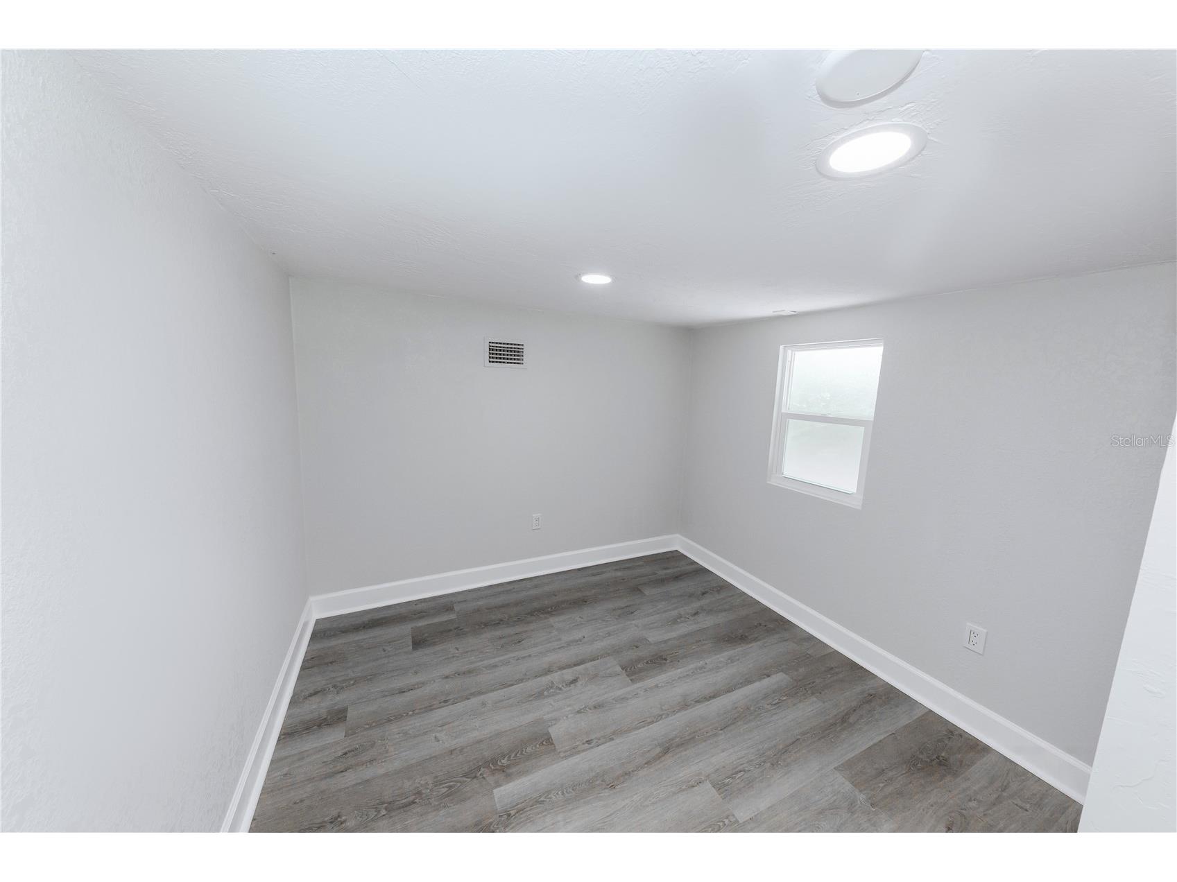 2240 10th Street S Saint Petersburg FL 33705 TB8522820 image10