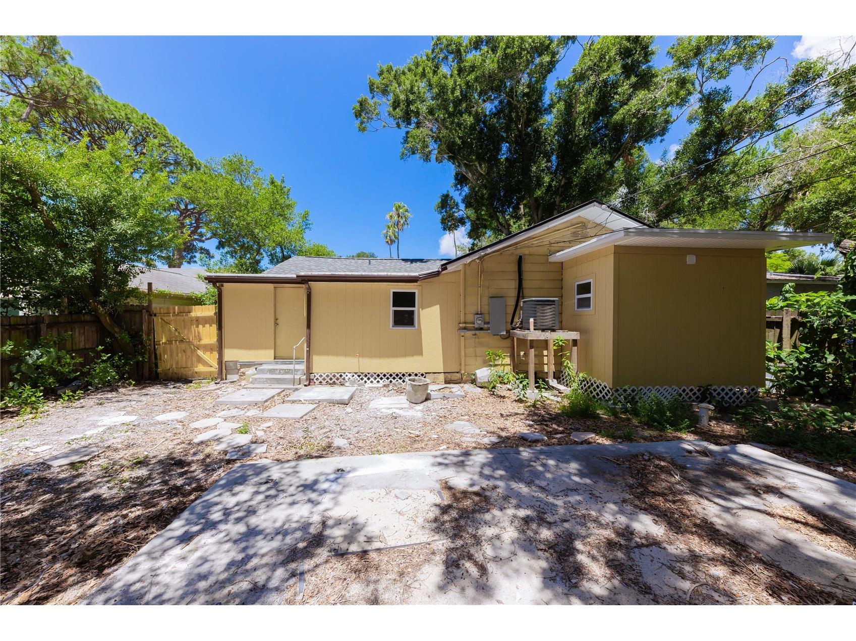 2240 10th Street S Saint Petersburg FL 33705 TB8522820 image2