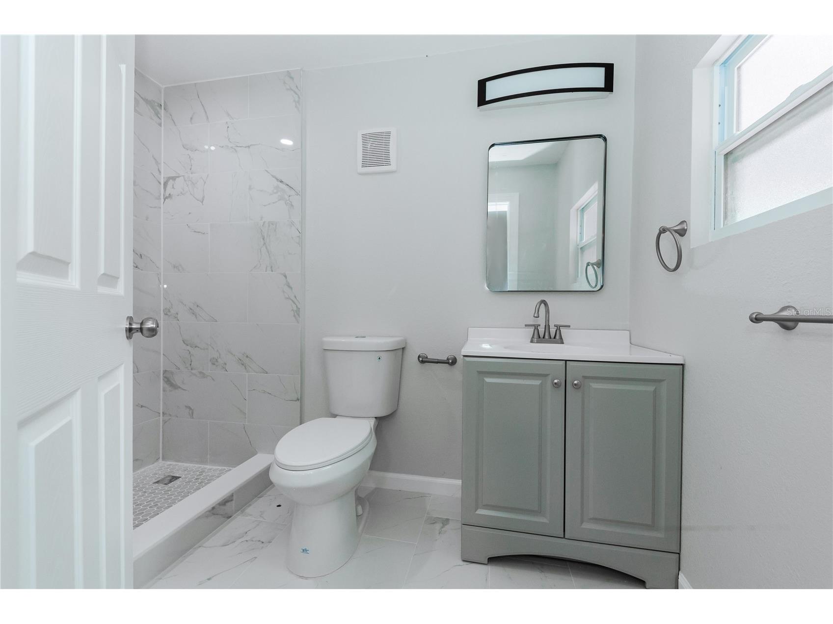 2240 10th Street S Saint Petersburg FL 33705 TB8522820 image3
