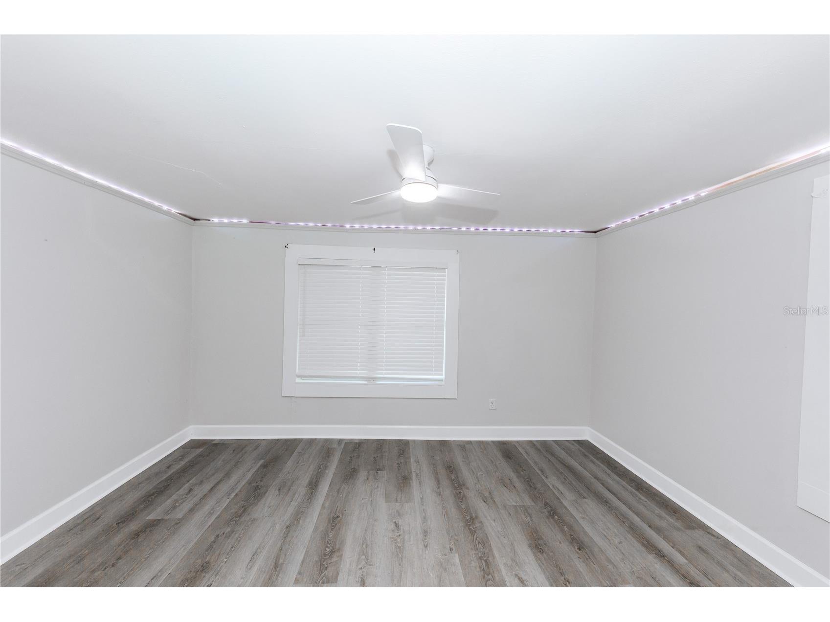 2240 10th Street S Saint Petersburg FL 33705 TB8522820 image9