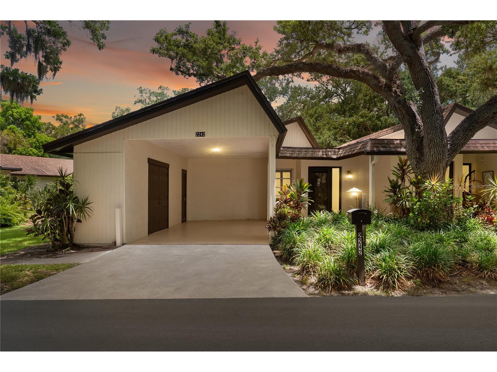 2242 Circlewood Drive #24 Sarasota FL 34231 TB8517647 image1