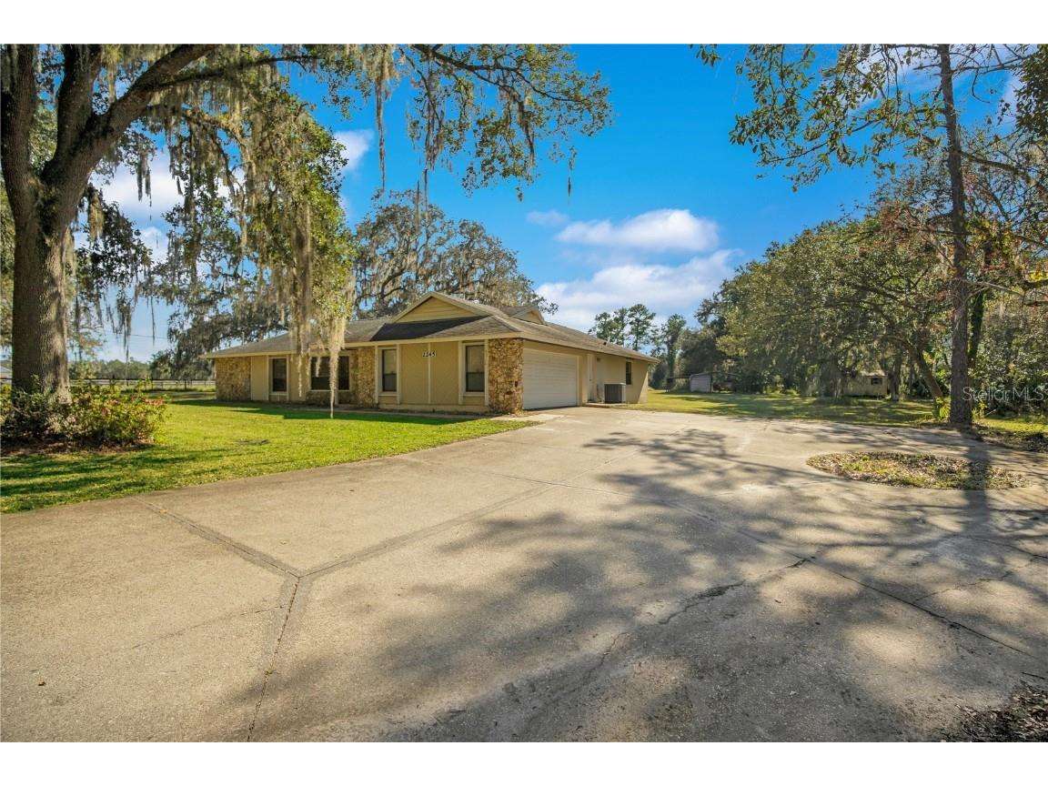 2245 Curryville Road Chuluota FL 32766 - LAKE PICKETT O6169252 image1