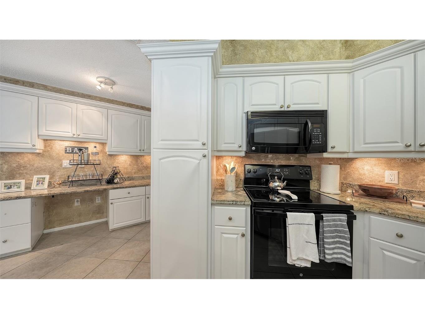 2246 Cork Oak Street W Sarasota FL 34232 A4669343 image23